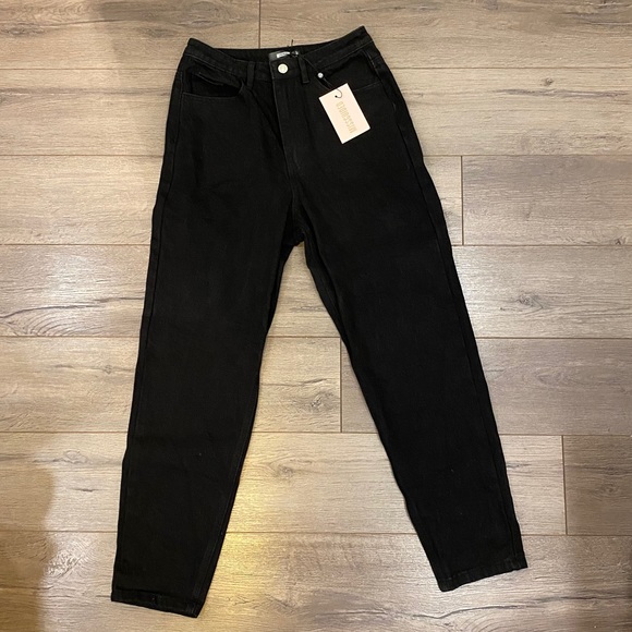 Missguided Black Riot High Waisted Mom Jeans - Picture 3 of 5